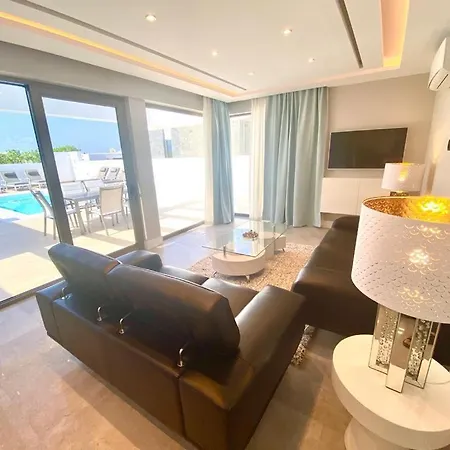 Luxury Celine - 3 Beds - 3 Baths *
