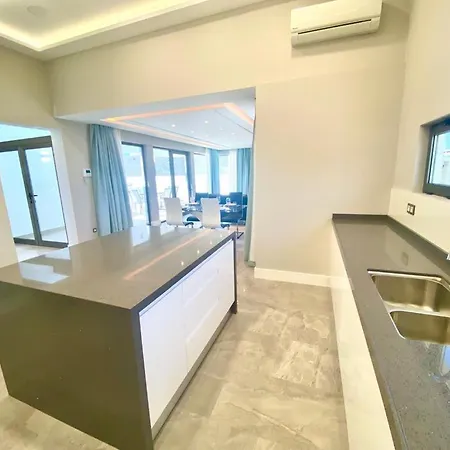 Luxury Celine - 3 Beds - 3 Baths Apartment