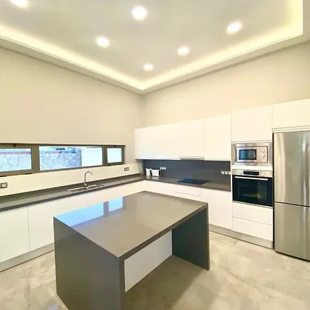 Luxury Celine - 3 Beds - 3 Baths *