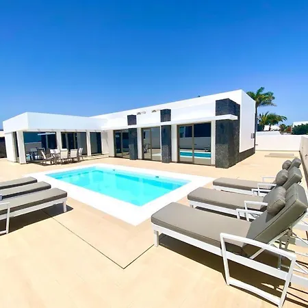 Luxury Celine - 3 Beds - 3 Baths Puerto del Carmen (Lanzarote)